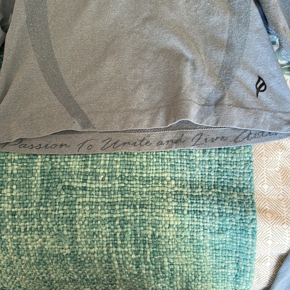 P’tula Active Long Sleeve Workout Top Bundle - Picture 5 of 6